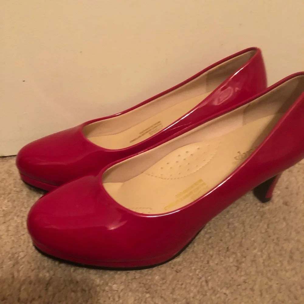 Red Heels - Picture 1 of 4